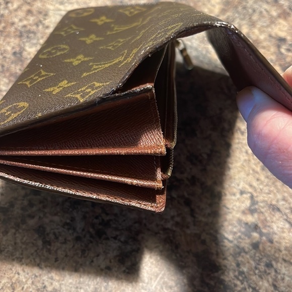 Louis Vuitton Wallet - Picture 10 of 12